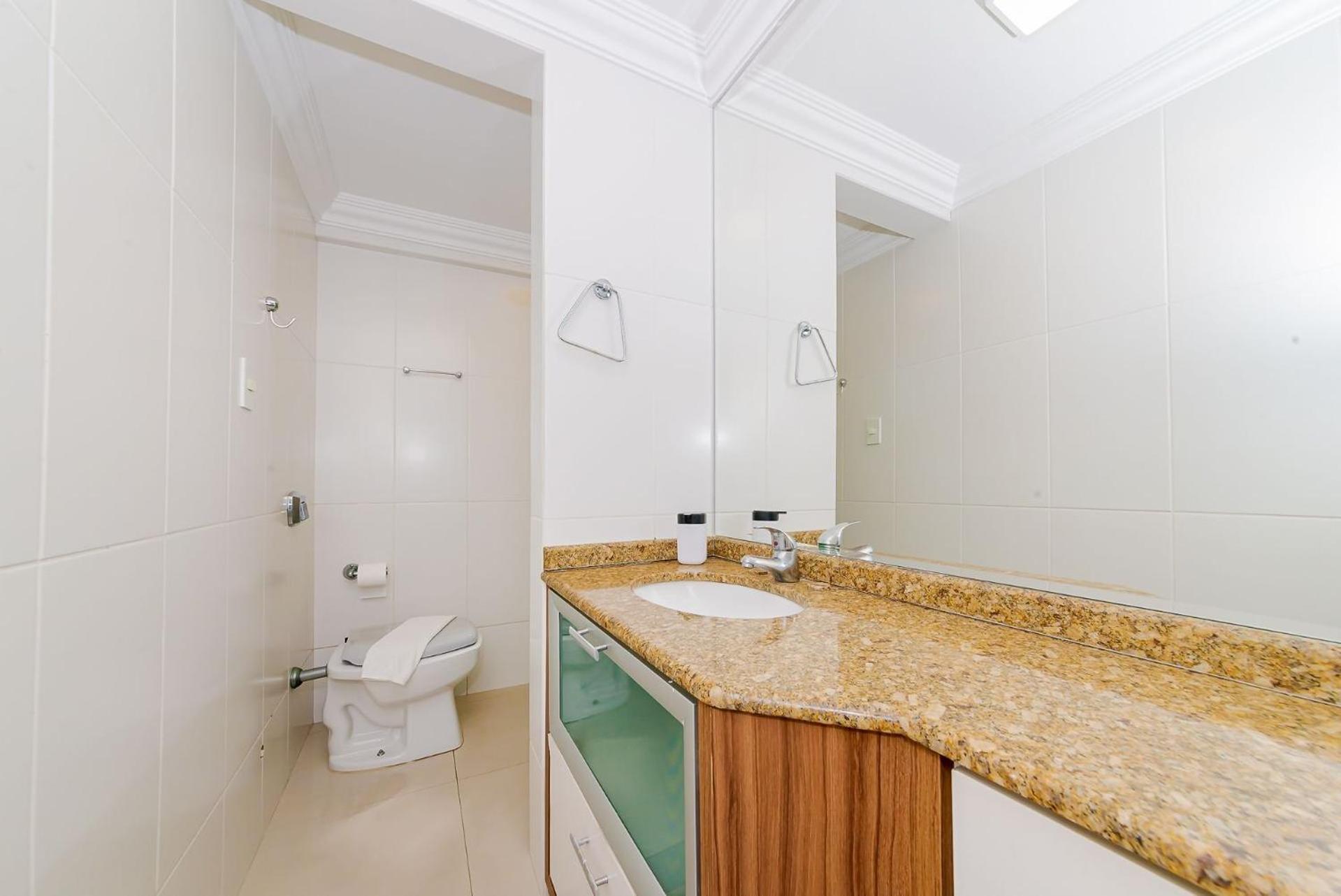 Apto Amplo 1Suite Mais 2Quartos - Quadra Mar 50M Da Praia - Somente Familiares Balneario Camboriu Exterior photo