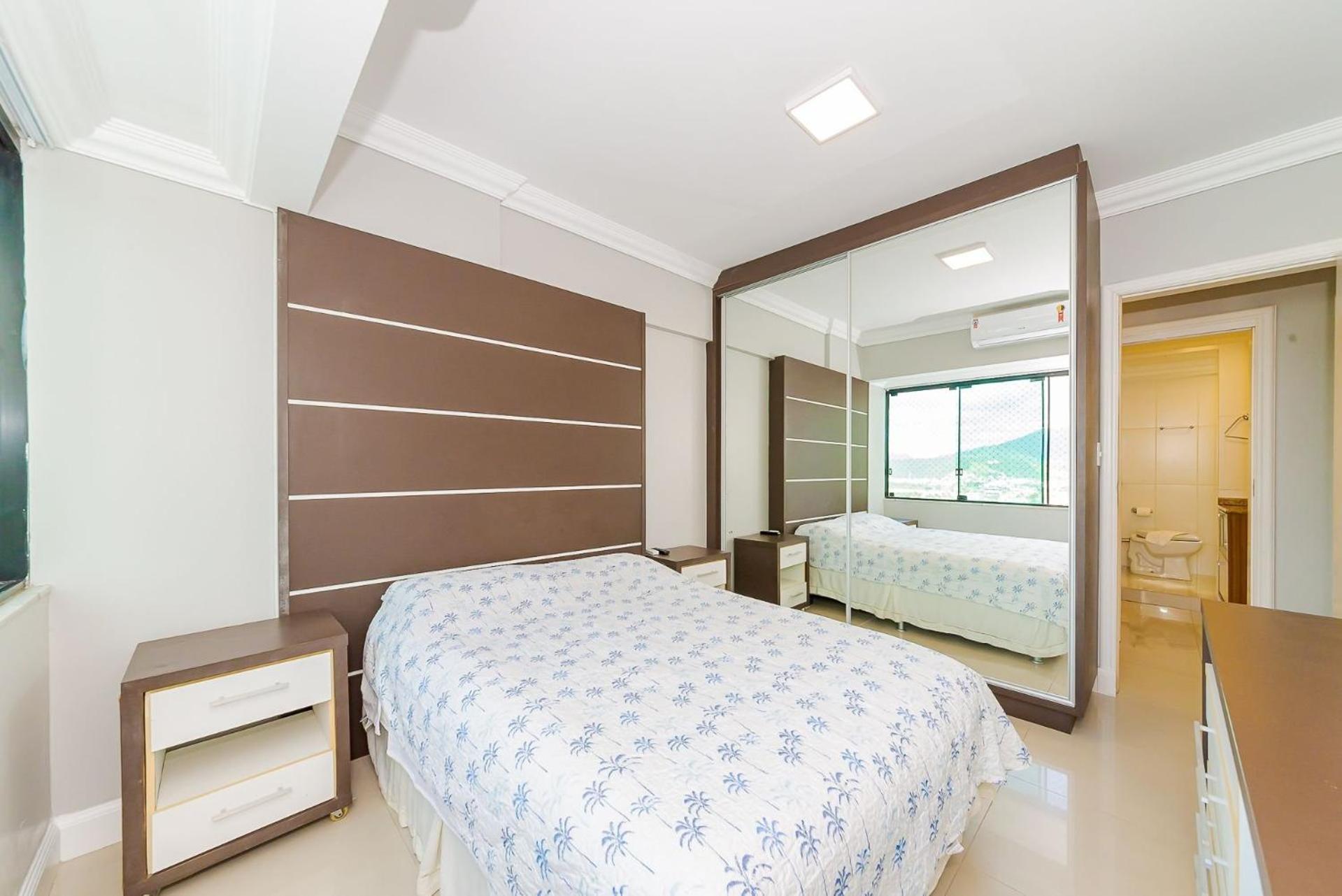 Apto Amplo 1Suite Mais 2Quartos - Quadra Mar 50M Da Praia - Somente Familiares Balneario Camboriu Exterior photo