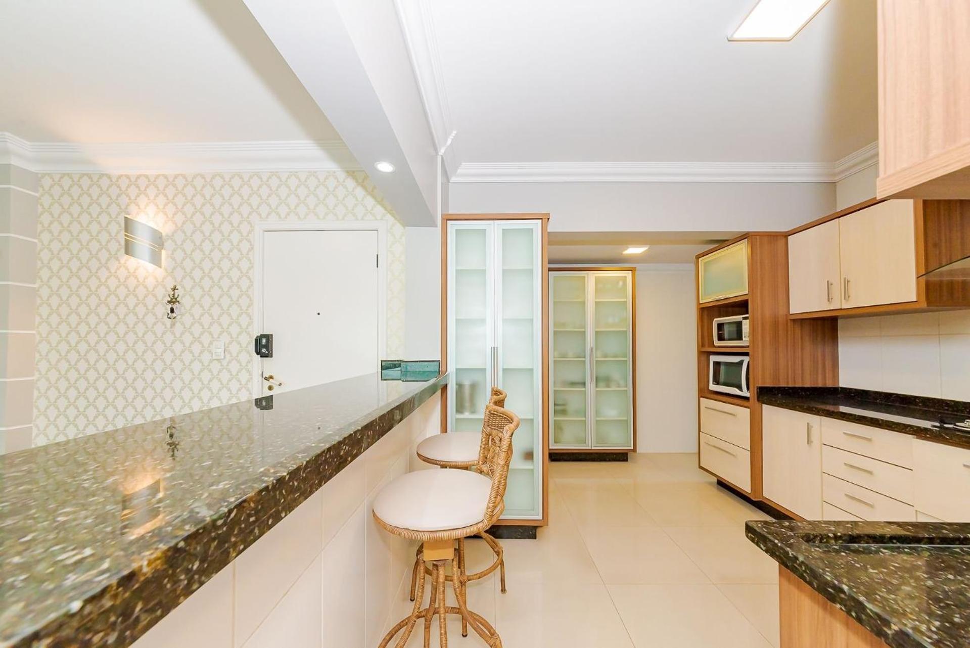 Apto Amplo 1Suite Mais 2Quartos - Quadra Mar 50M Da Praia - Somente Familiares Balneario Camboriu Exterior photo