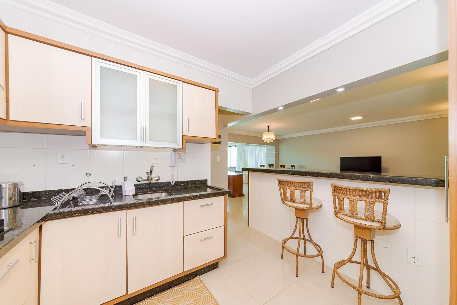Apto Amplo 1Suite Mais 2Quartos - Quadra Mar 50M Da Praia - Somente Familiares Balneario Camboriu Exterior photo